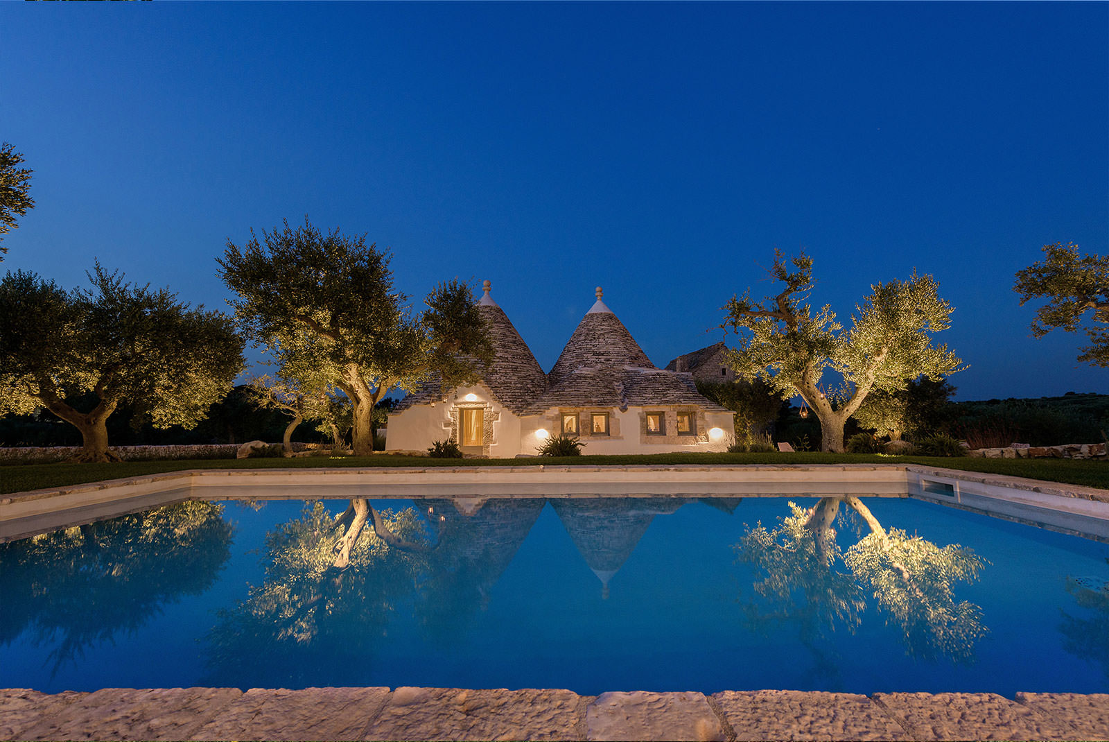 piscina sera villa puglia
